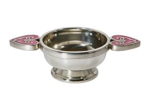 Quaich with heart shaped handles small pink